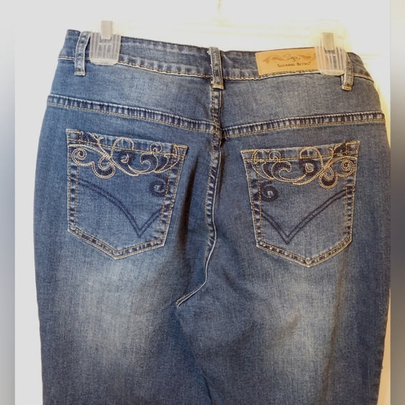 Suzanne Betro NWOT Embellished Flare Boutique Jeans - Picture 9 of 9